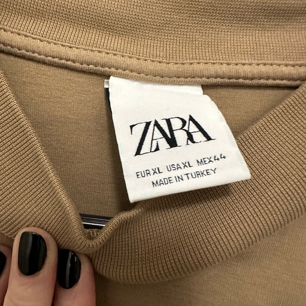 Zara Men's Crewneck Sweater in Warm Brown